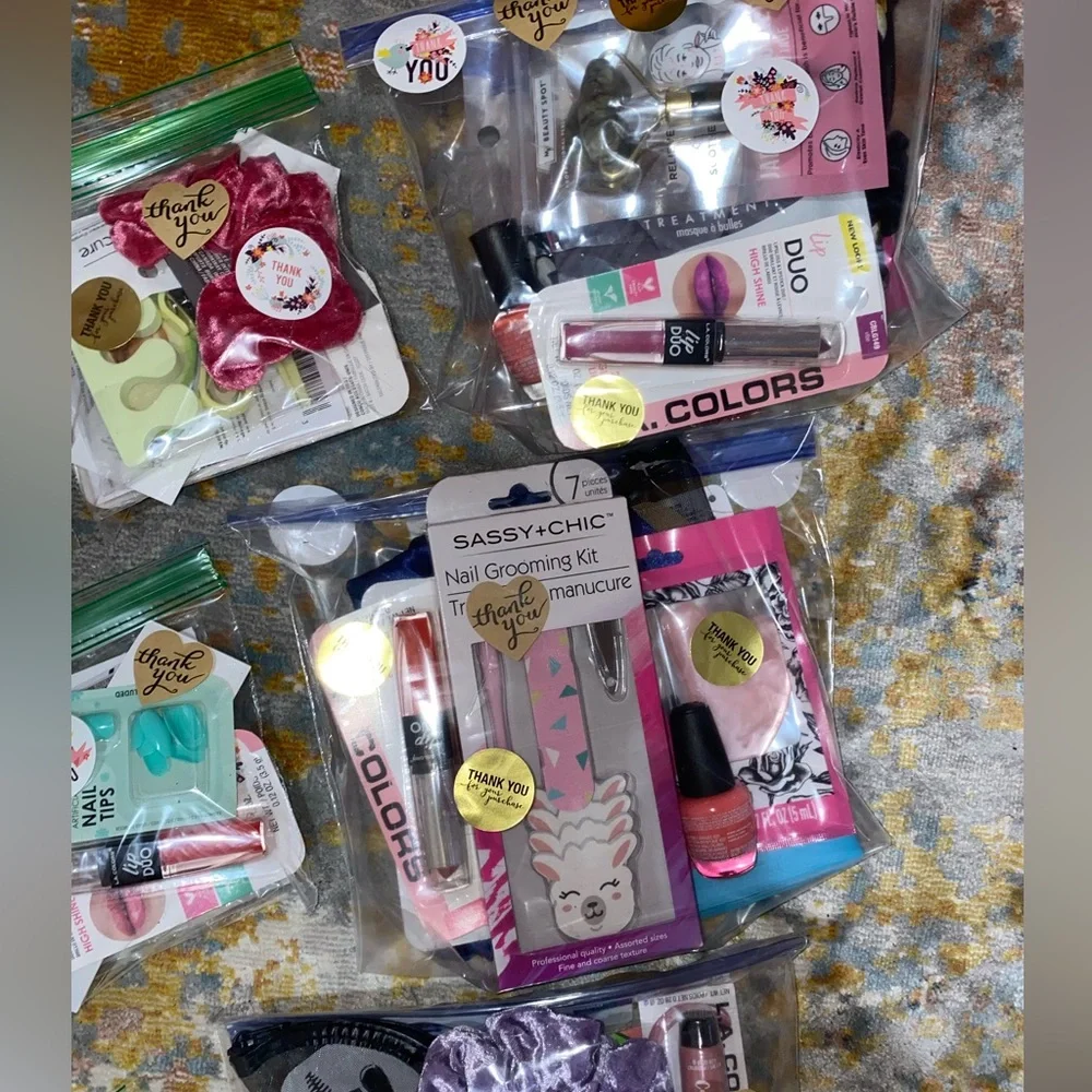 FREE GIFTS WITH PURCHASE 🎁 - Picture 2 of 12